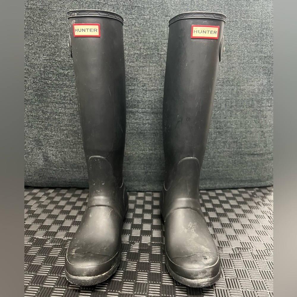 Gently Used Matte Black Hunter Tall Rain Boots